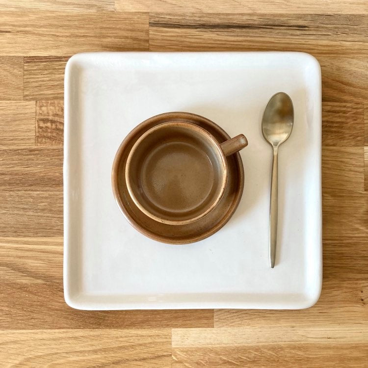 Assiette blanche / plateau artisanal en céramique