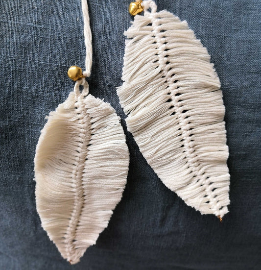 Suspension feuille en coton blanc