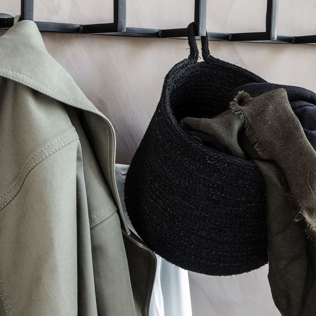 Panier noir en fibre de jute