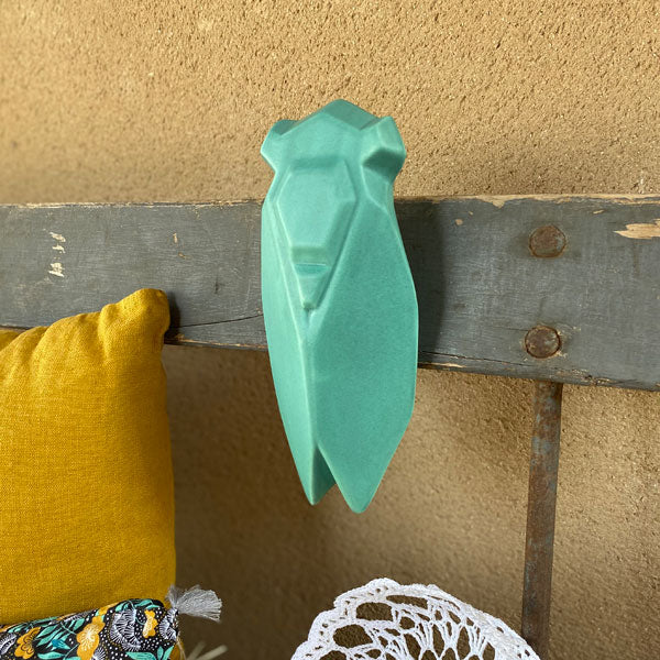 Grande cigale artisanale en faïence, couleur Vert d'eau
