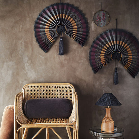 Éventail à suspendre en bambou avec pompons