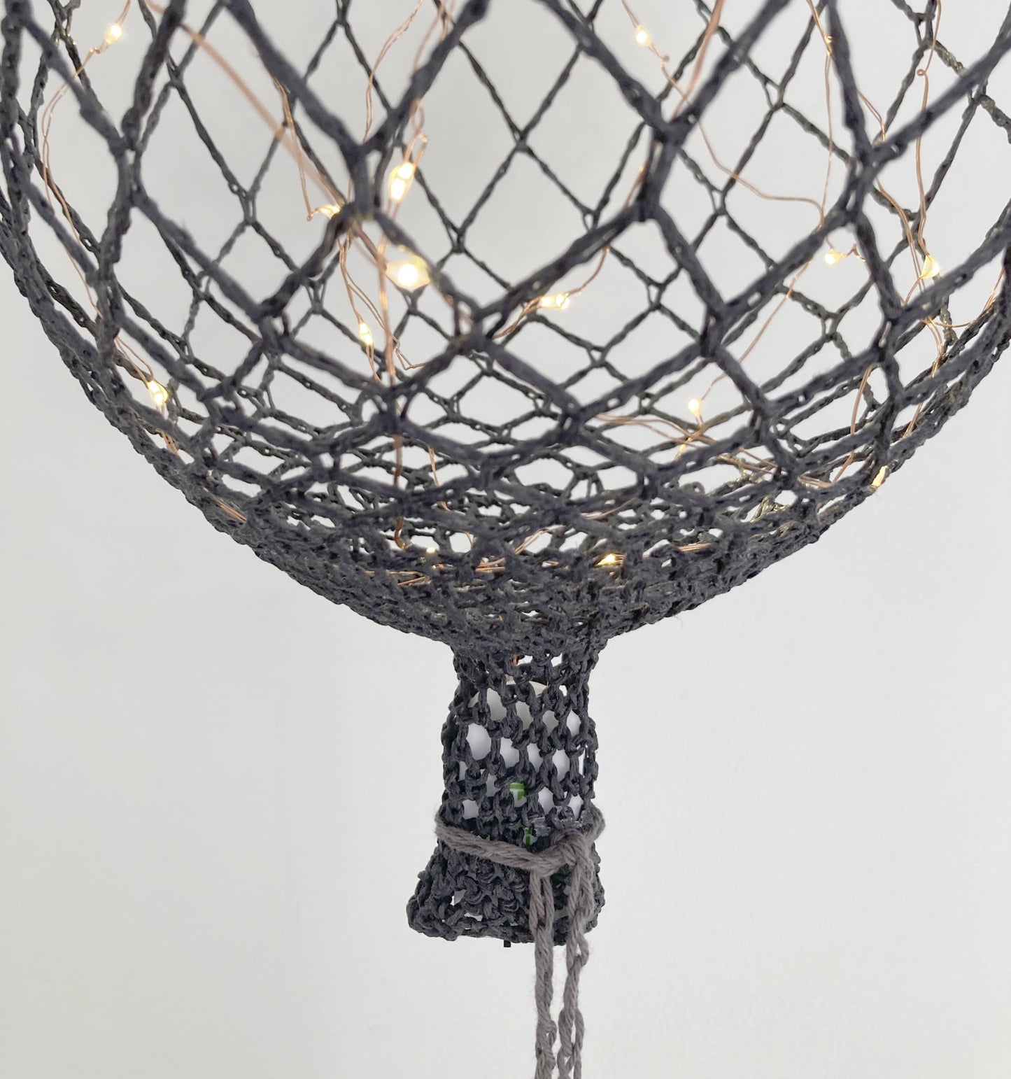 Ballon en crochet lumineux gris foncé Petit Modèle